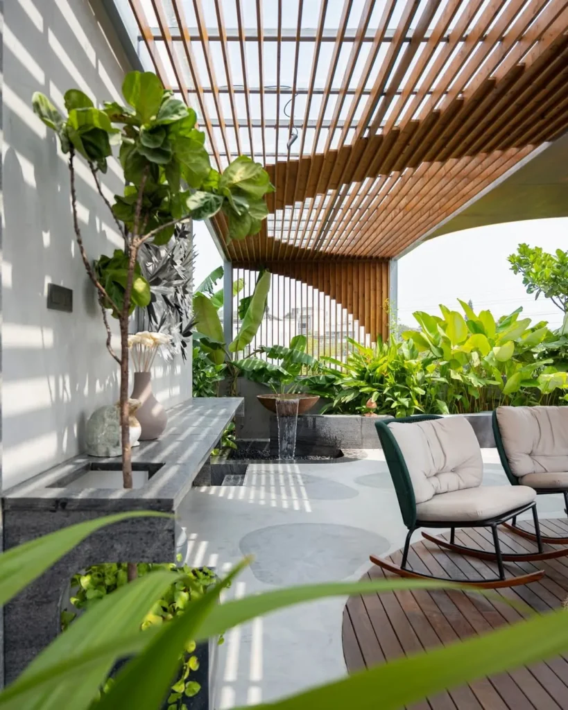 Modern Tropical Courtyard Retreat