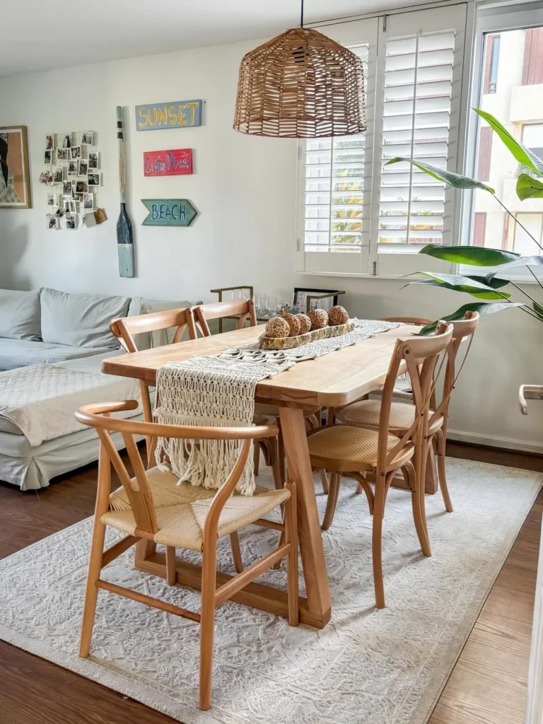 Light Wood Dining Corner With Coastal Touches