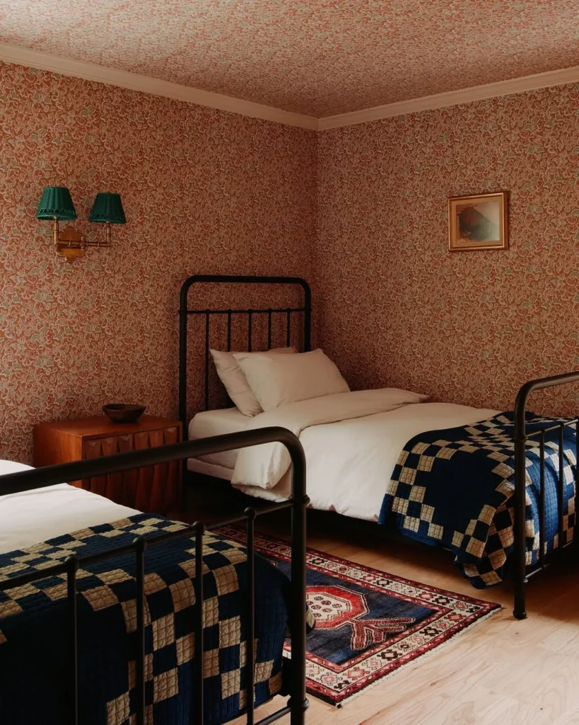 Moody Wallpaper Twin Room