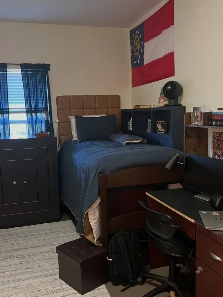Classic Twin Bed Layout for College Room