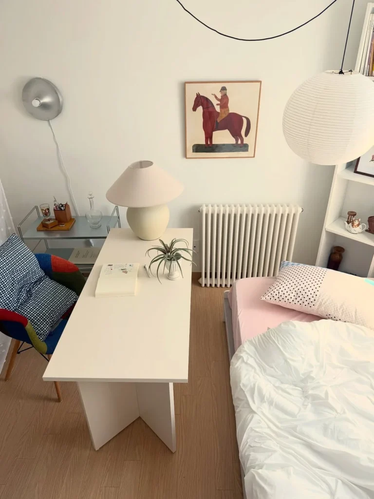 Compact Small Bedroom Layout With Floating Desk