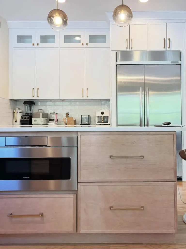 Light Wood and White Cabinet Combinations That Feel Bright