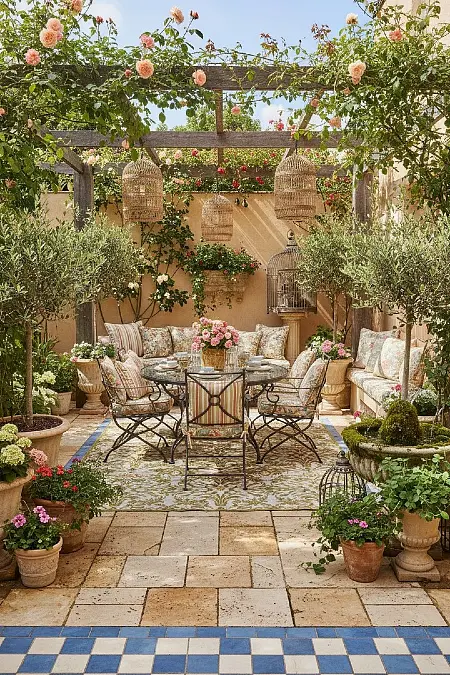 A Rose-Covered Courtyard Dining Nook